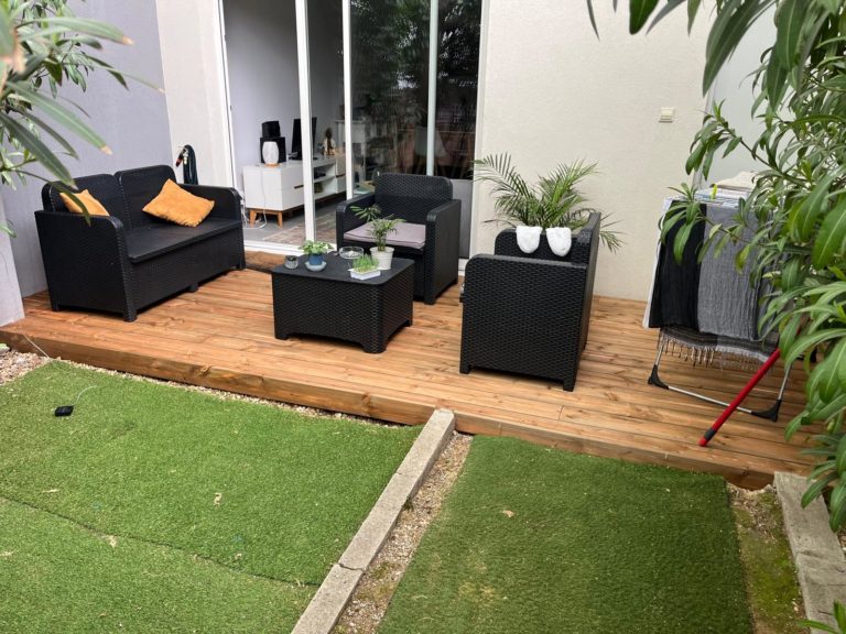 éalisation de petites terrasses bois en résidence à Montpellier