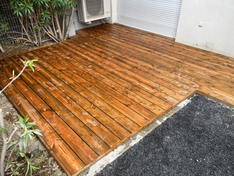 éalisation de petites terrasses bois en résidence à Montpellier