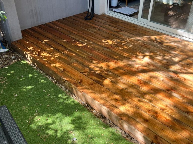 éalisation de petites terrasses bois en résidence à Montpellier