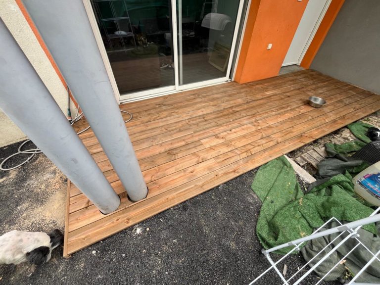 éalisation de petites terrasses bois en résidence à Montpellier