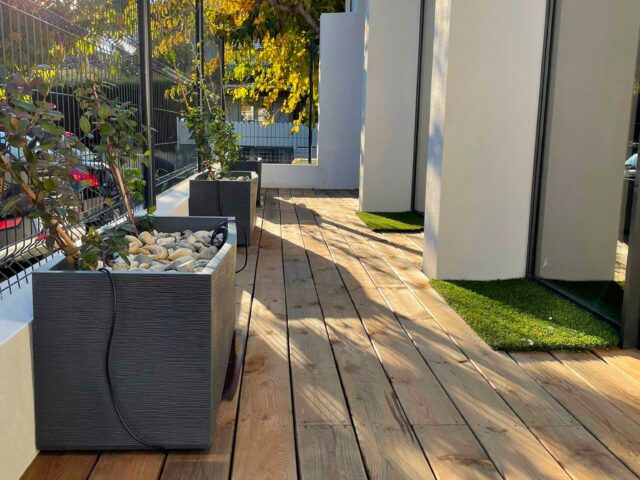 Construction d'une terrasse et d'une rampe d’accès en bois à Montpellier par TOLTEQUE