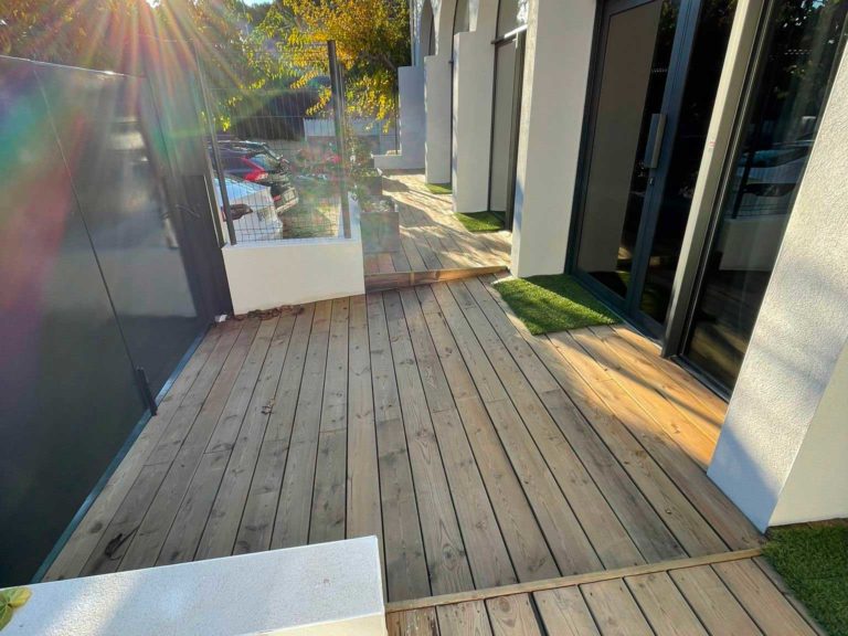 Construction d'une terrasse et d'une rampe d’accès en bois à Montpellier par TOLTEQUE