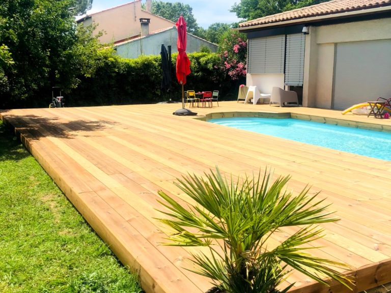 Réalisation d'une terrasse de piscine en pin français à Montpellier