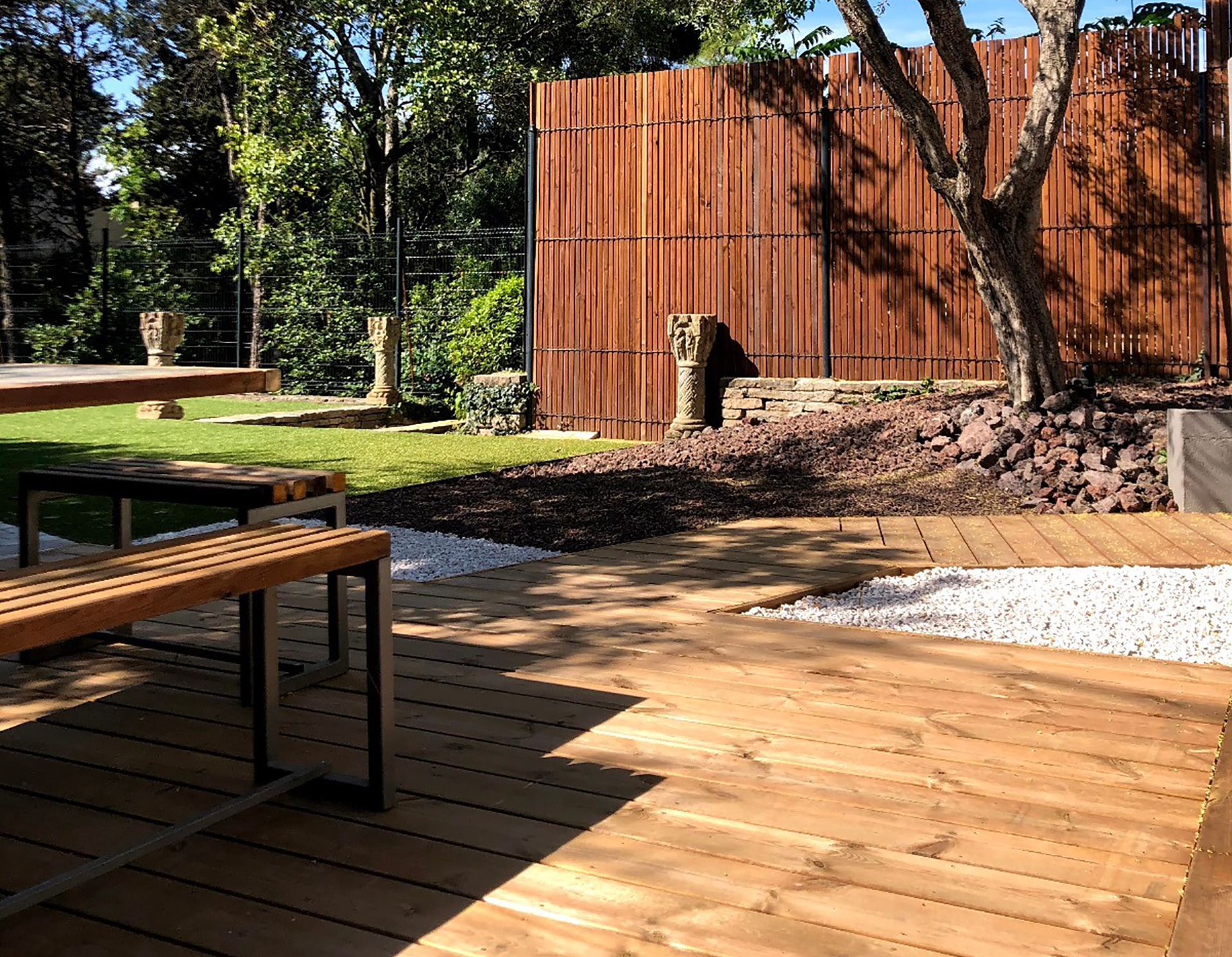 Terrasse et clôture en pin français à Montpellier