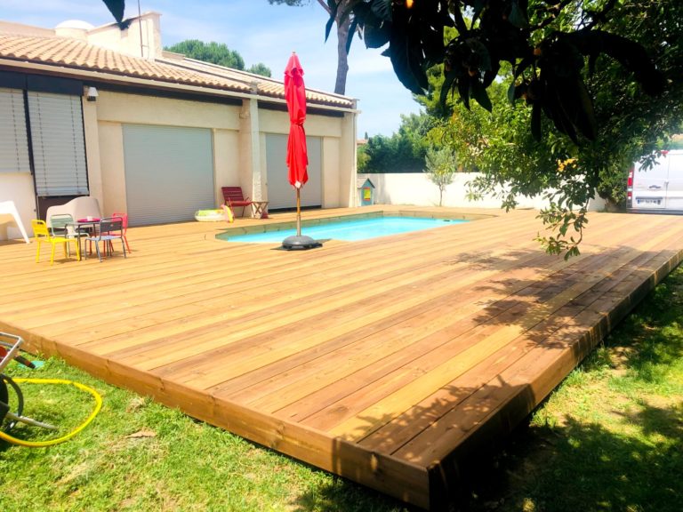 Réalisation d'une terrasse de piscine en pin français à Montpellier